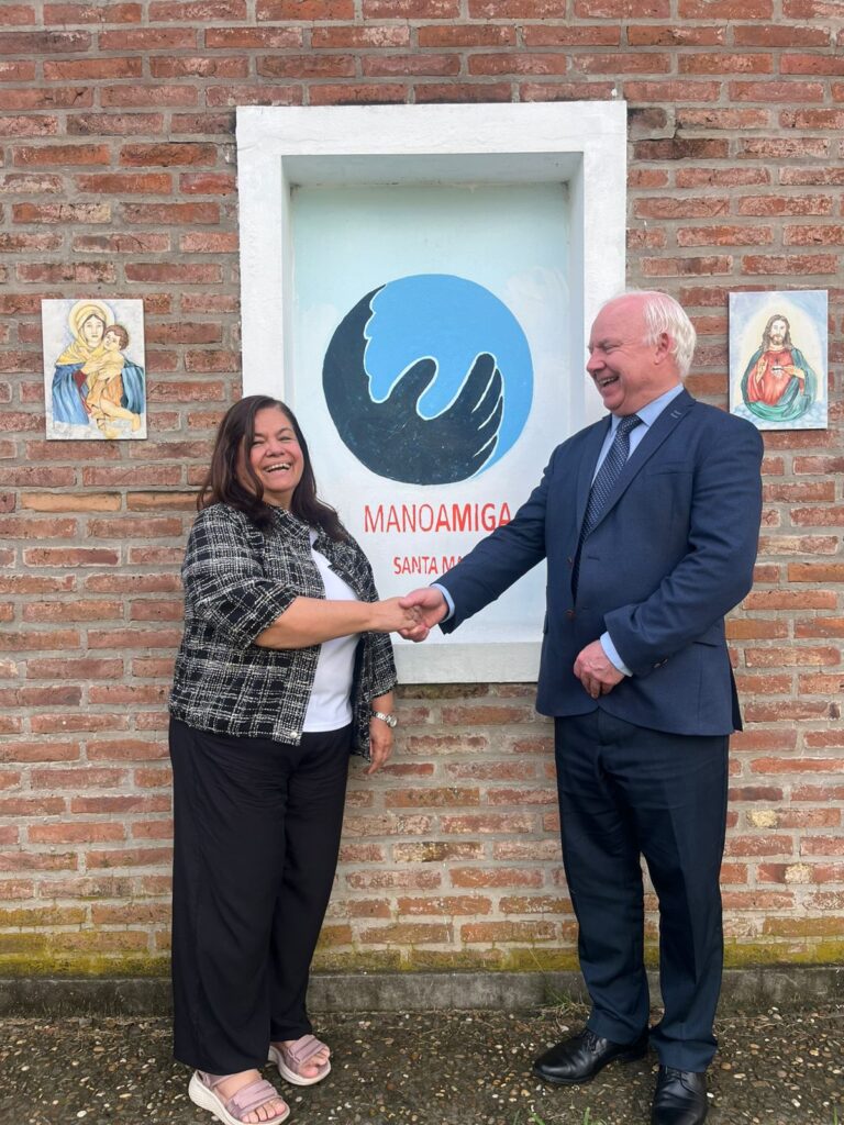mano amiga headteacher with james arthur